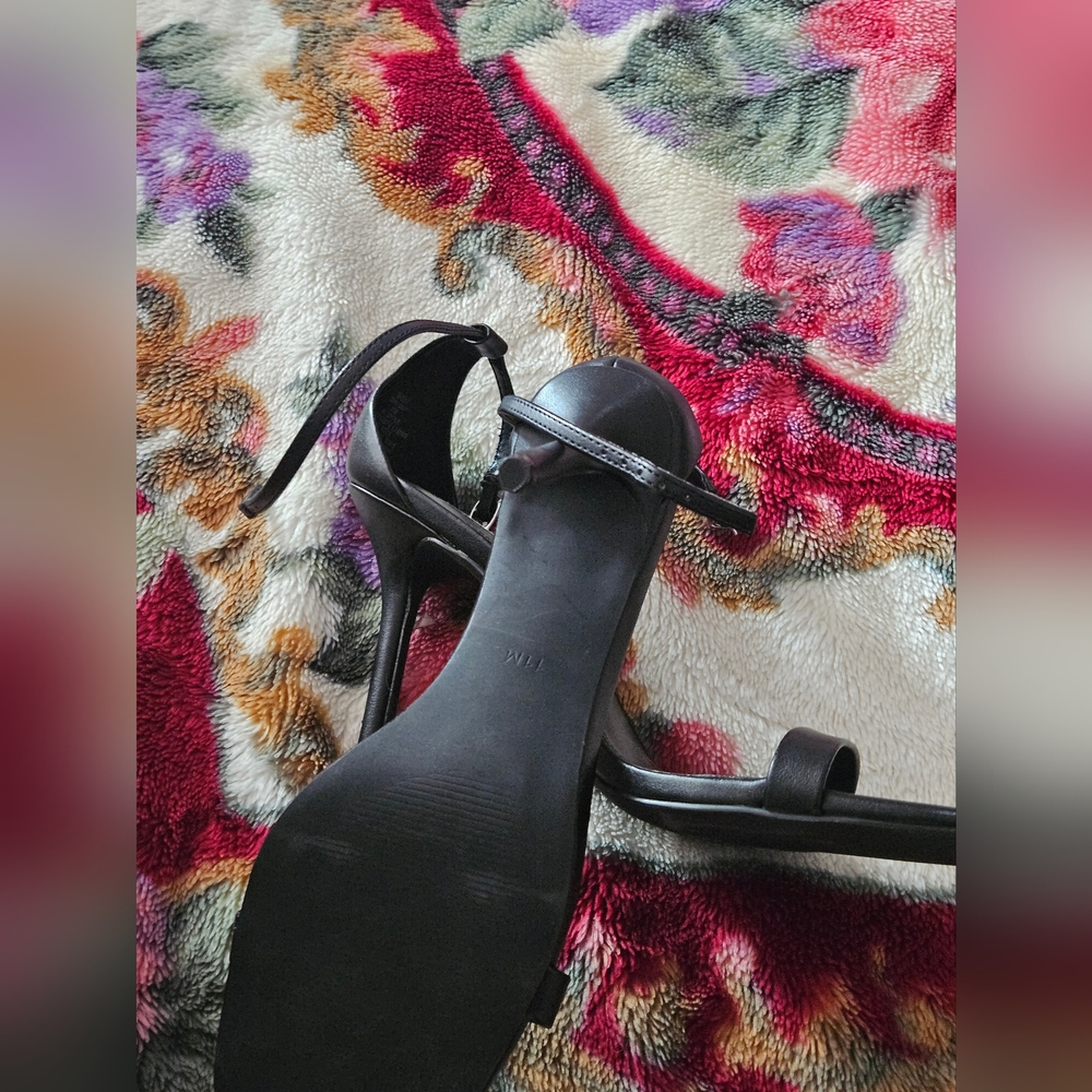 Sandals - Picture 2 of 2